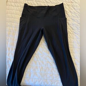Athleta Salutation Stash 7/8 leggings with side pockets